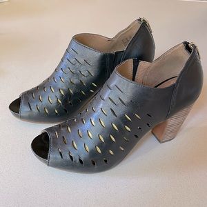 Clarks Artisan open toe heels, perforated leather EUC 8.5